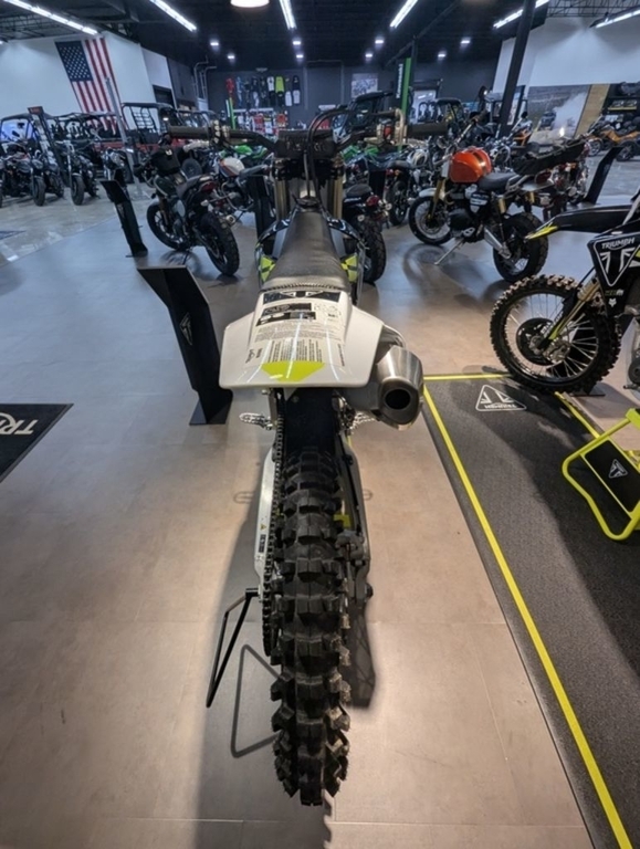2025 Triumph TF 250-X Jet Black/Pure White