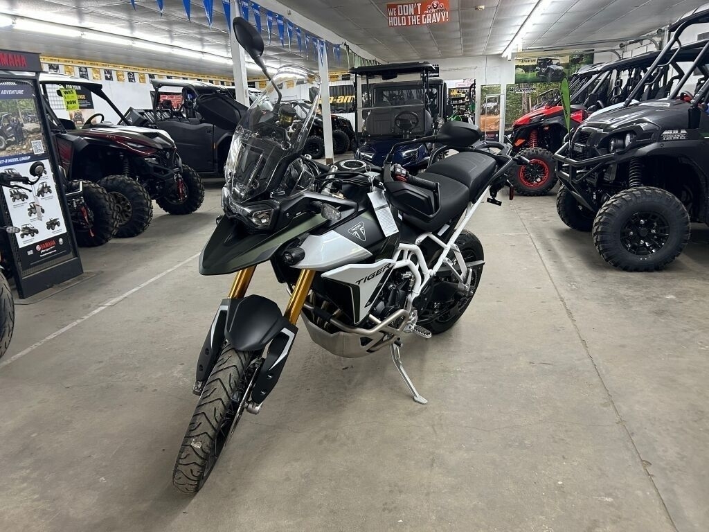 2024 Triumph Tiger 900 Rally Pro Matt Khaki Green / Matt Phantom Black