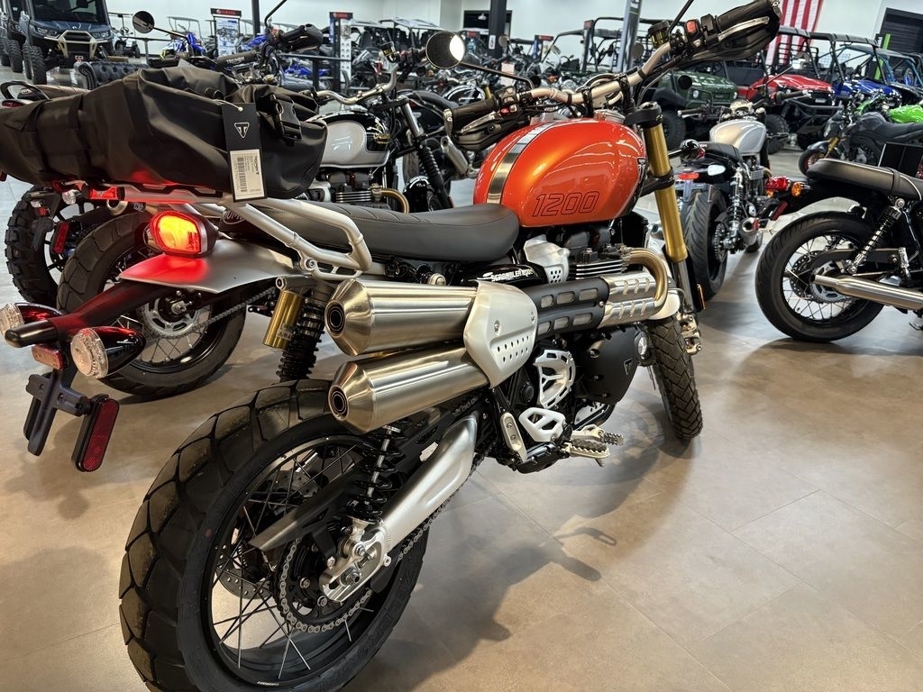 2024 Triumph Scrambler 1200 XE Baja Orange / Phantom Black