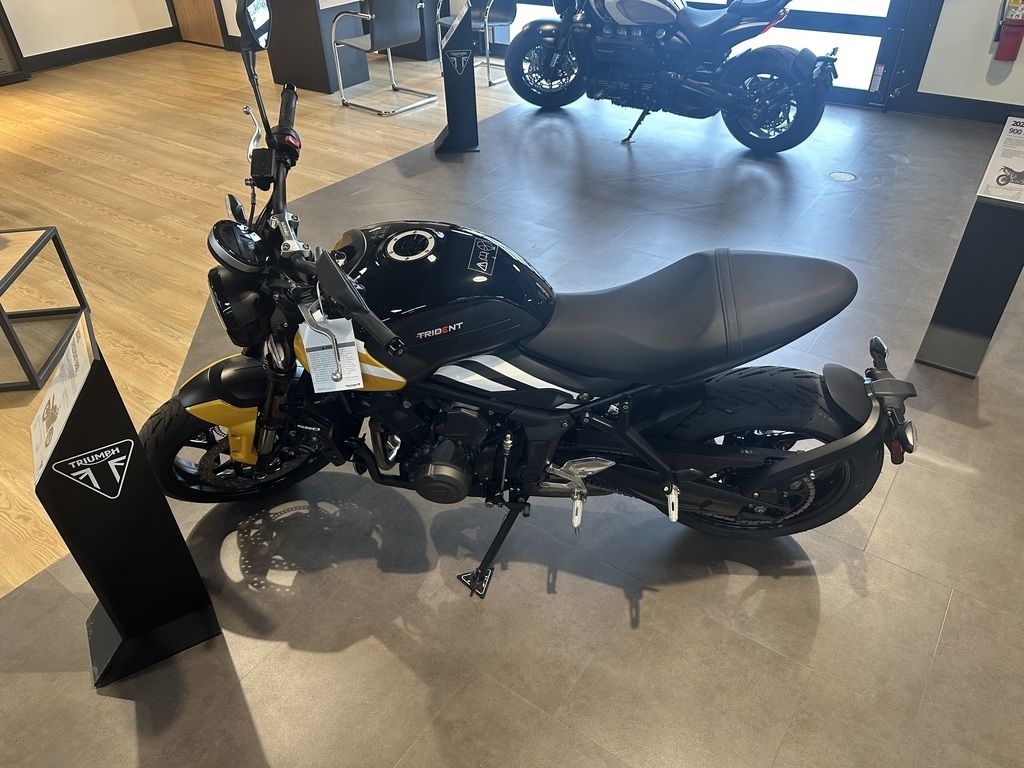 2025 Triumph Trident 660 Cosmic Yellow/Sapphire Black