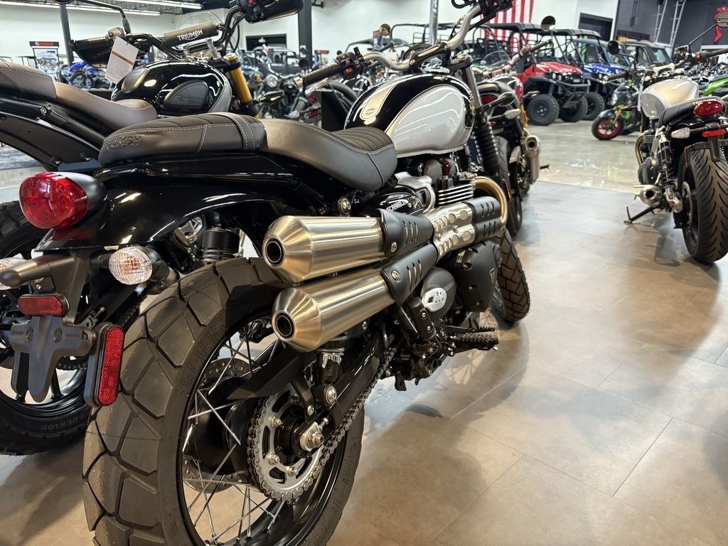 2025 Triumph Scrambler 900 Sapphire Black/Aluminium Silver