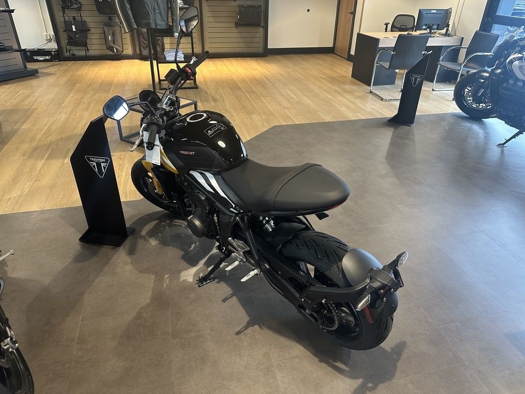 2025 Triumph Trident 660 Cosmic Yellow/Sapphire Black