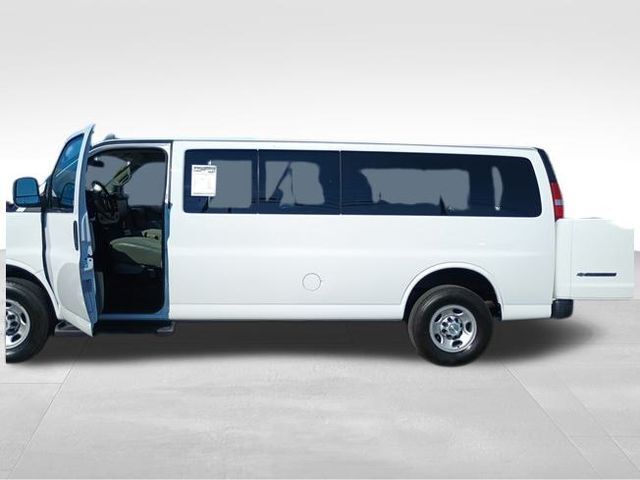2022 Chevrolet Express LS 3500