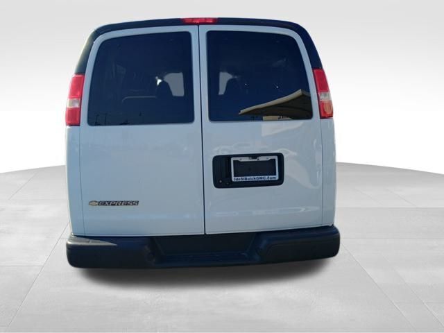 2022 Chevrolet Express LS 3500