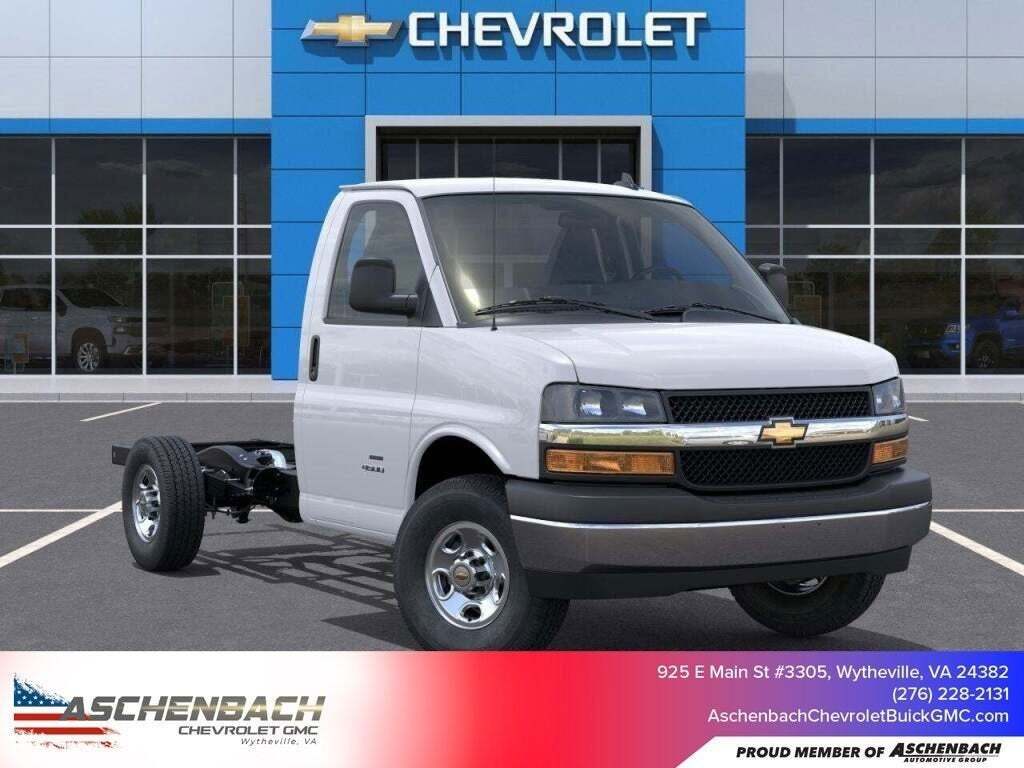 2025 Chevrolet Express 3500