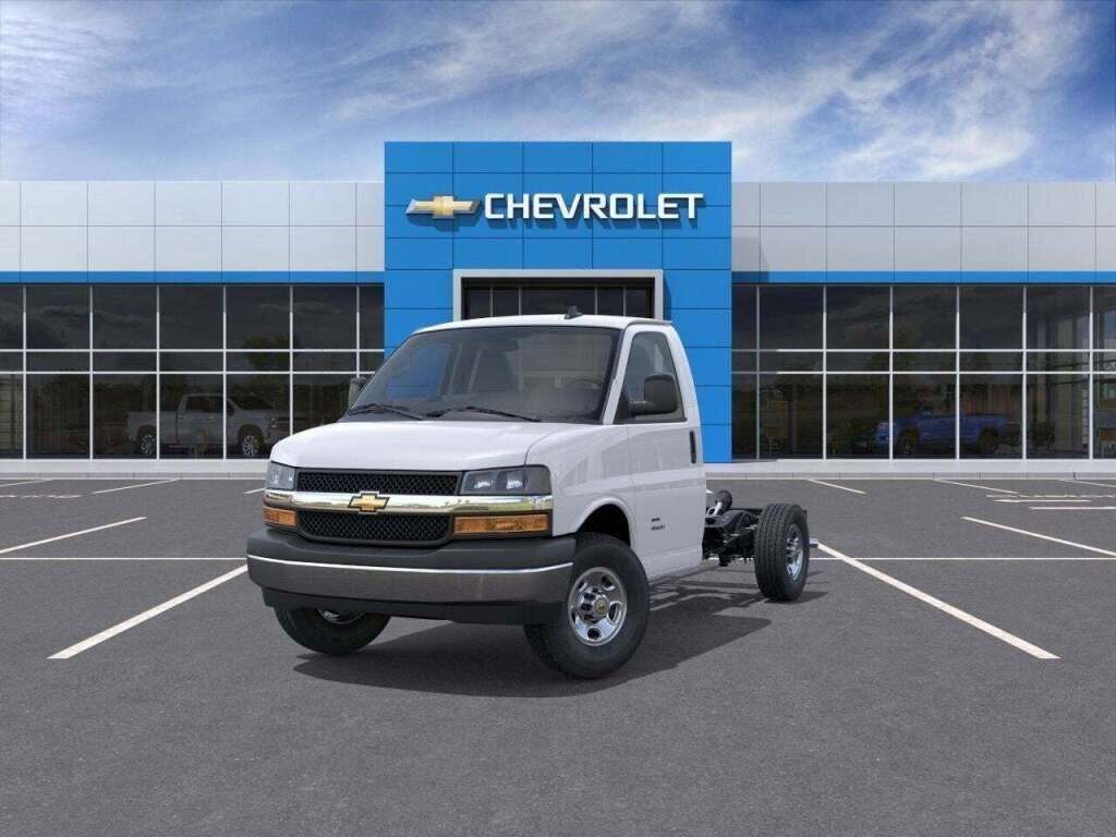 2025 Chevrolet Express 3500
