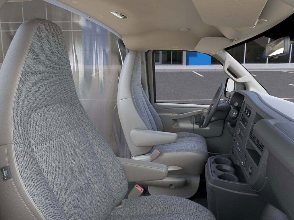 2025 Chevrolet Express 3500