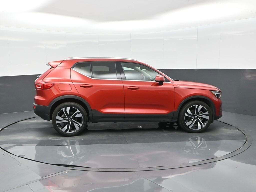 2023 Volvo XC40 B5 Plus Bright Theme