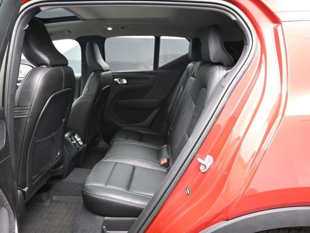 2023 Volvo XC40 B5 Plus Bright Theme