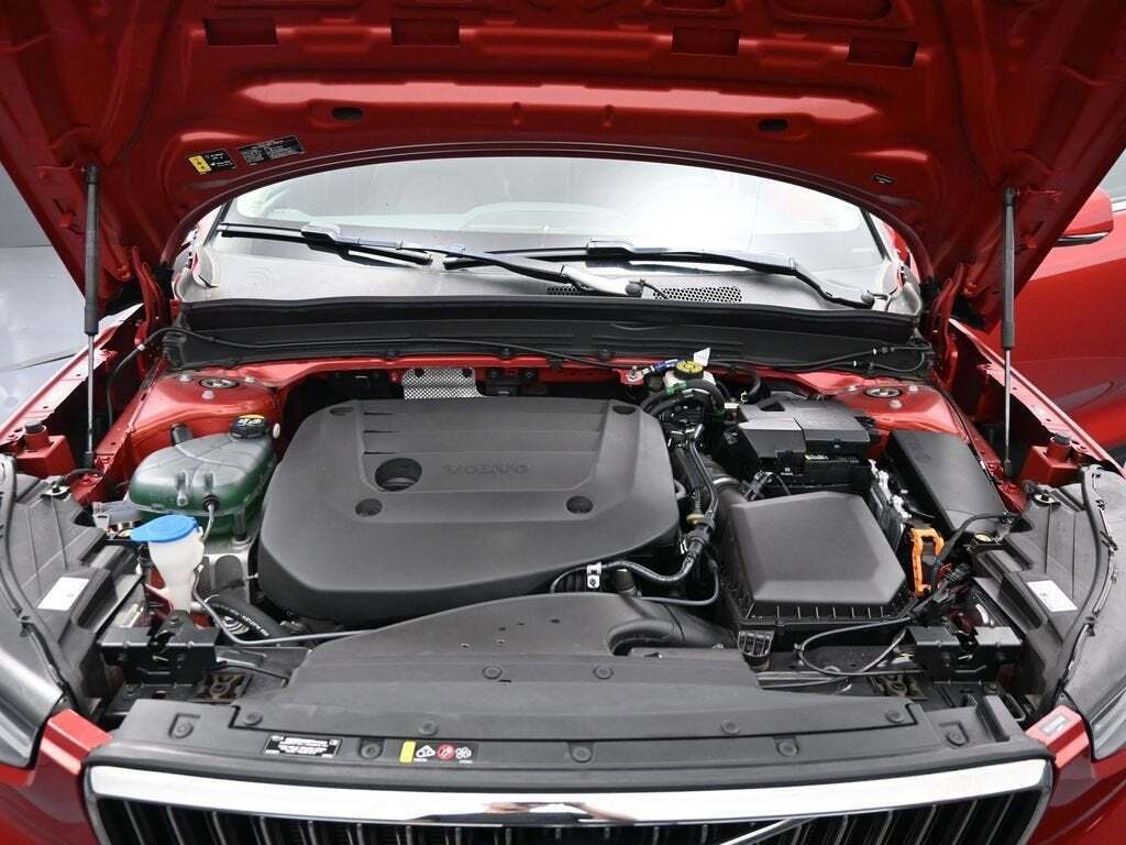 2023 Volvo XC40 B5 Plus Bright Theme