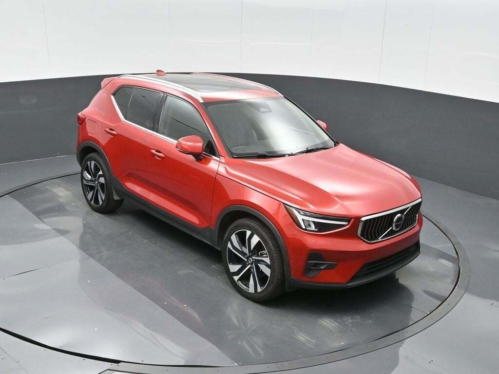 2023 Volvo XC40 B5 Plus Bright Theme