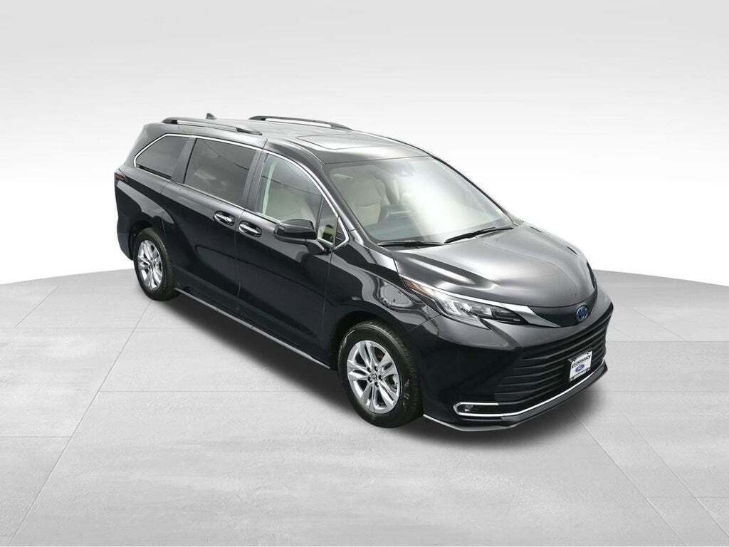 2024 Toyota Sienna XLE 7-Passenger