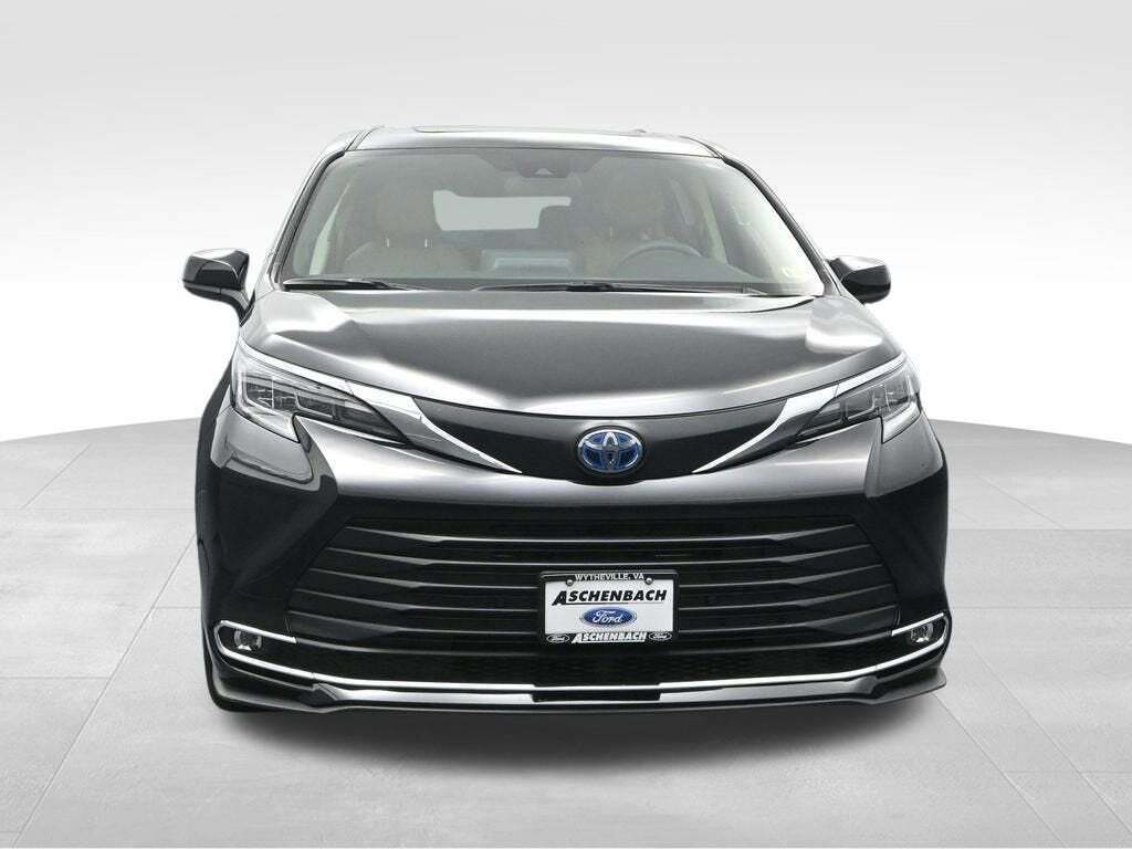 2024 Toyota Sienna XLE 7-Passenger