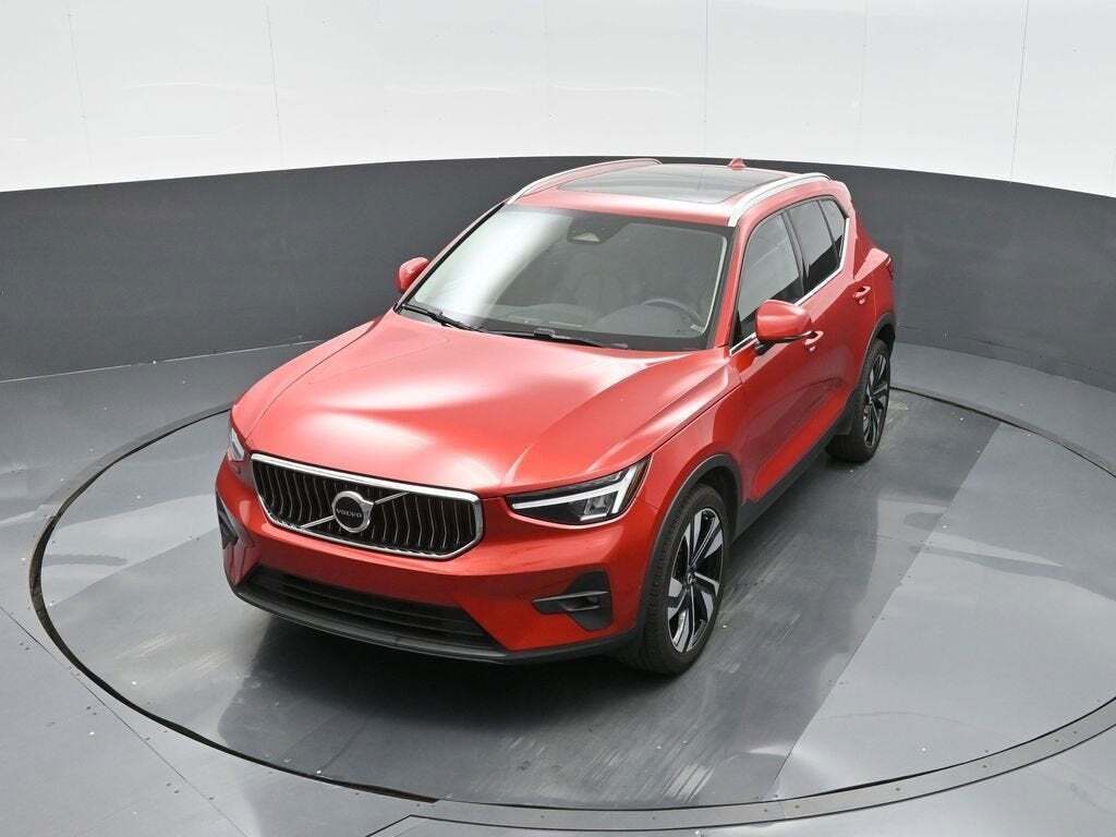 2023 Volvo XC40 B5 Plus Bright Theme