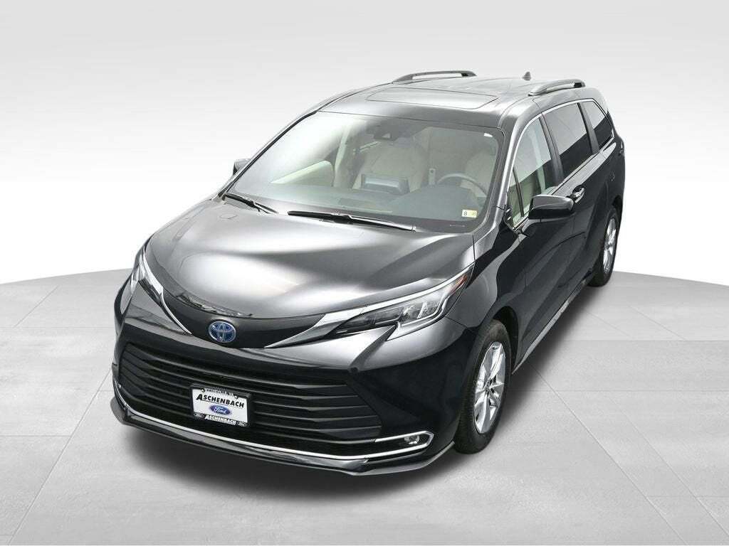 2024 Toyota Sienna XLE 7-Passenger