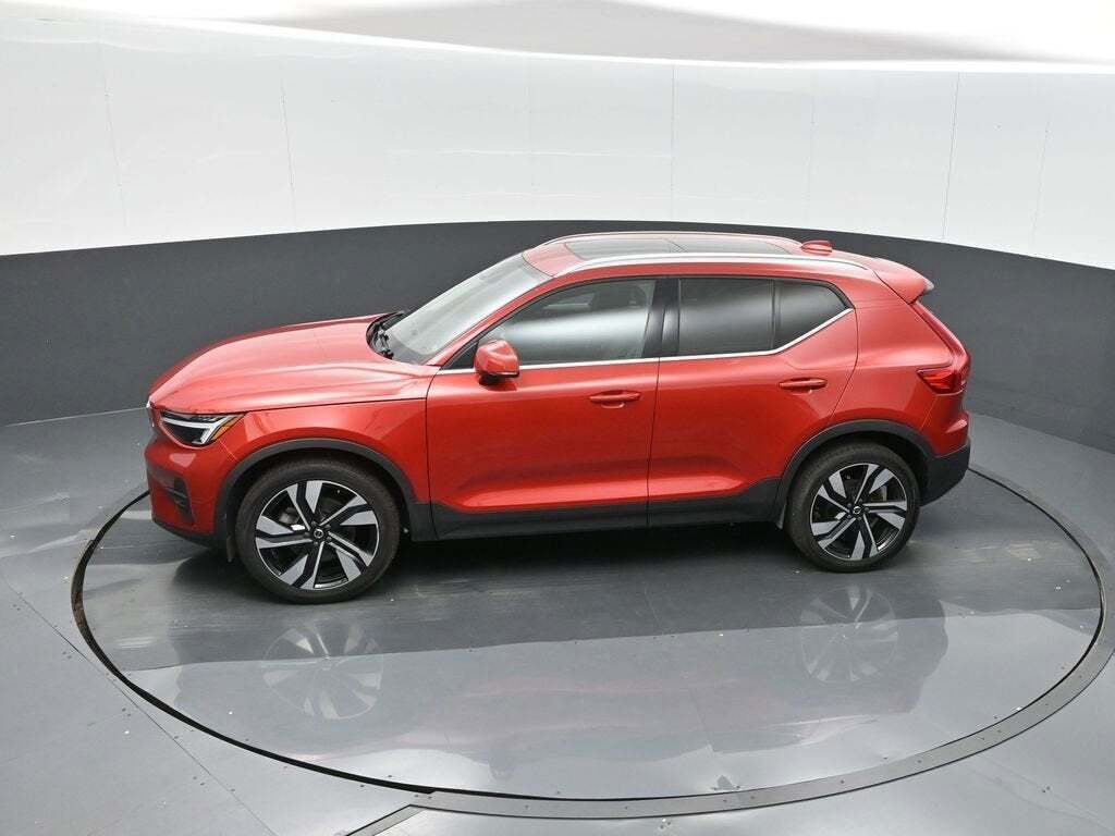 2023 Volvo XC40 B5 Plus Bright Theme
