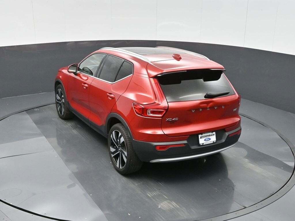 2023 Volvo XC40 B5 Plus Bright Theme