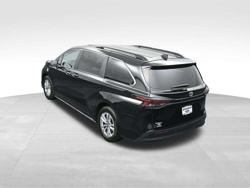2024 Toyota Sienna XLE 7-Passenger