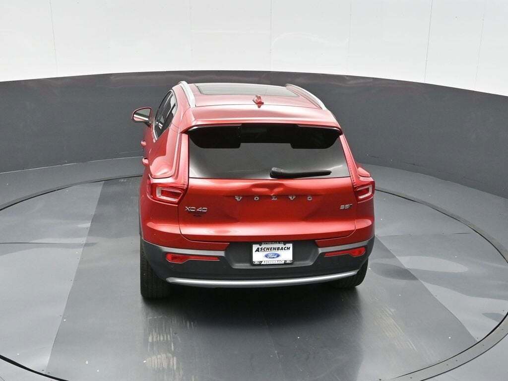 2023 Volvo XC40 B5 Plus Bright Theme
