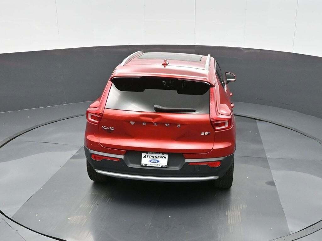 2023 Volvo XC40 B5 Plus Bright Theme
