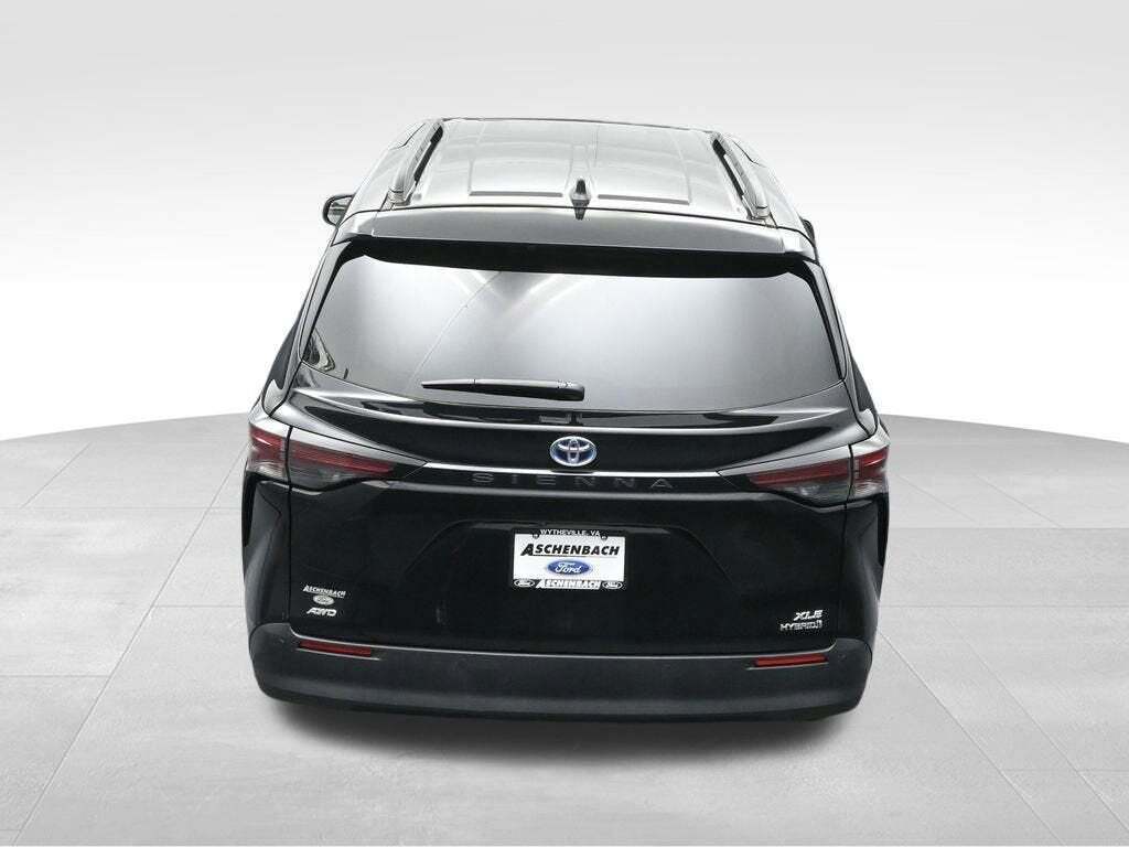 2024 Toyota Sienna XLE 7-Passenger