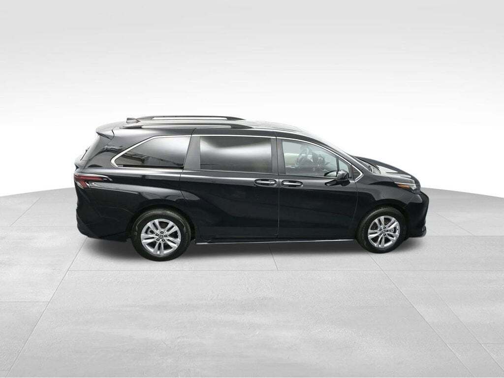 2024 Toyota Sienna XLE 7-Passenger