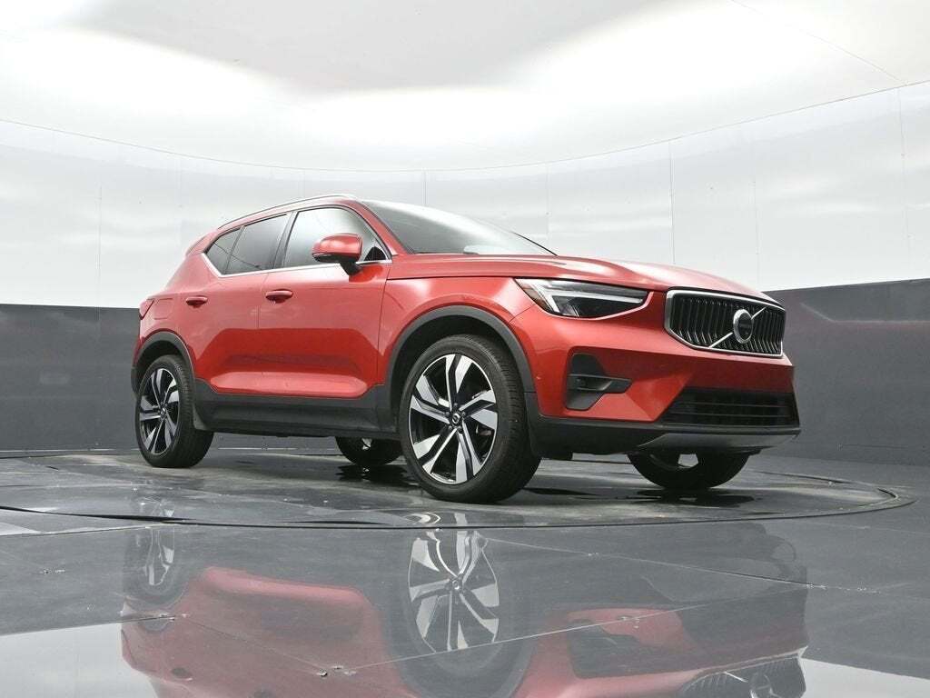 2023 Volvo XC40 B5 Plus Bright Theme