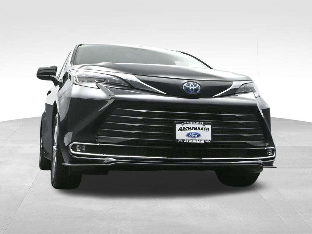 2024 Toyota Sienna XLE 7-Passenger