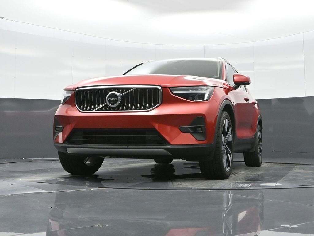 2023 Volvo XC40 B5 Plus Bright Theme