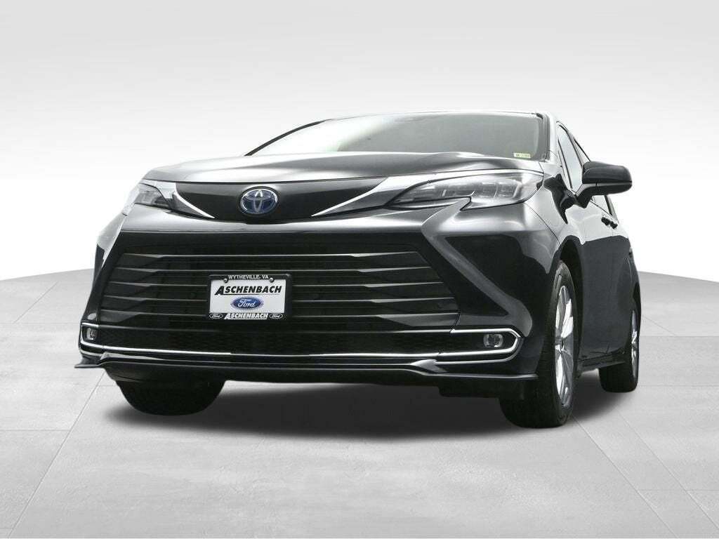 2024 Toyota Sienna XLE 7-Passenger