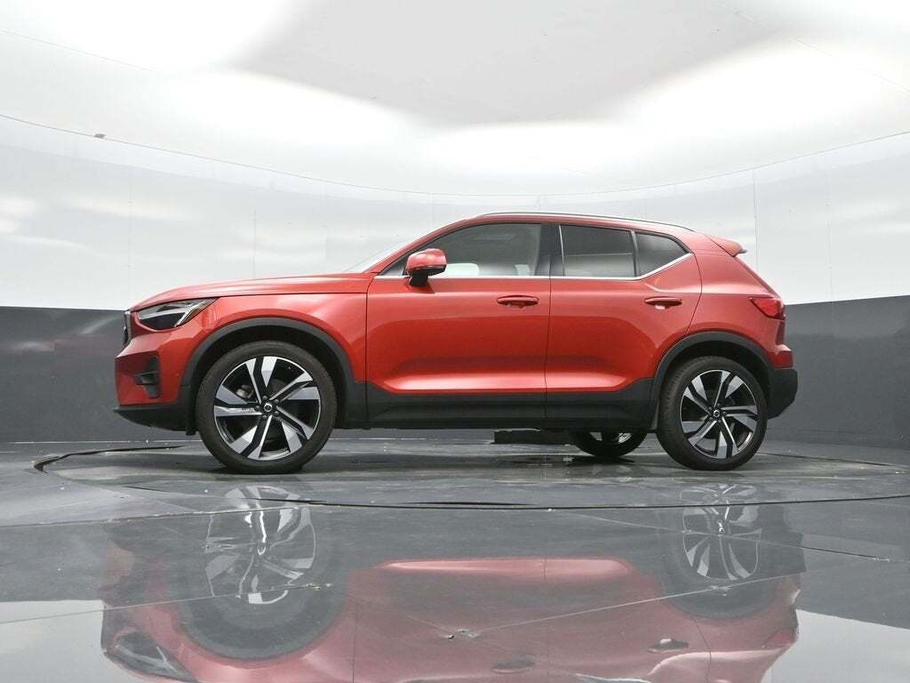 2023 Volvo XC40 B5 Plus Bright Theme