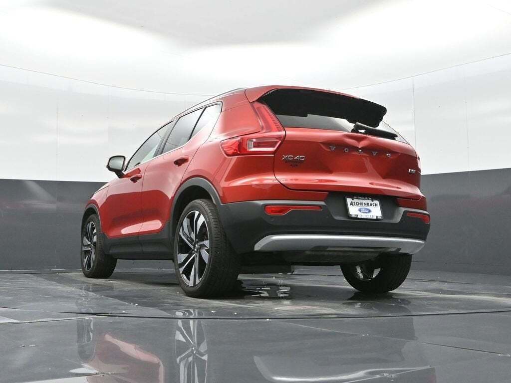 2023 Volvo XC40 B5 Plus Bright Theme
