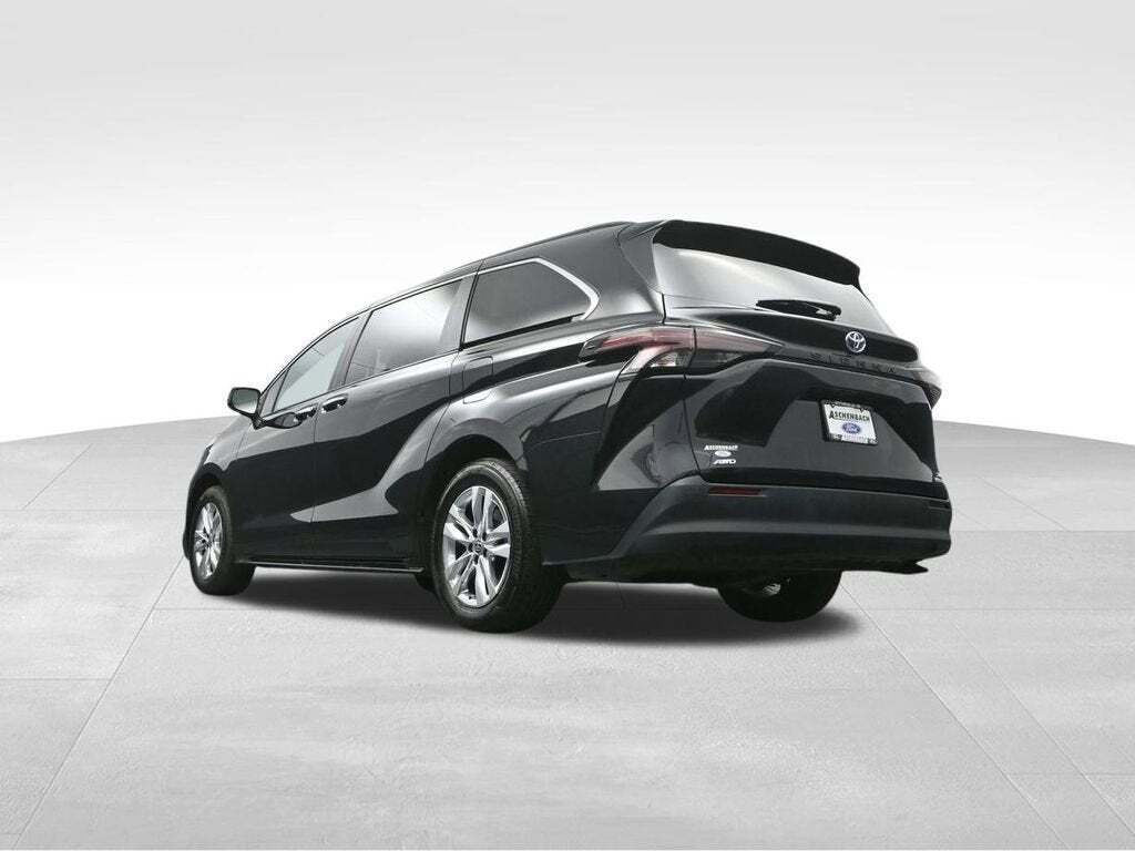 2024 Toyota Sienna XLE 7-Passenger