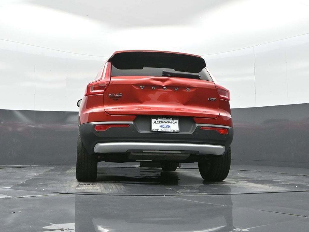 2023 Volvo XC40 B5 Plus Bright Theme