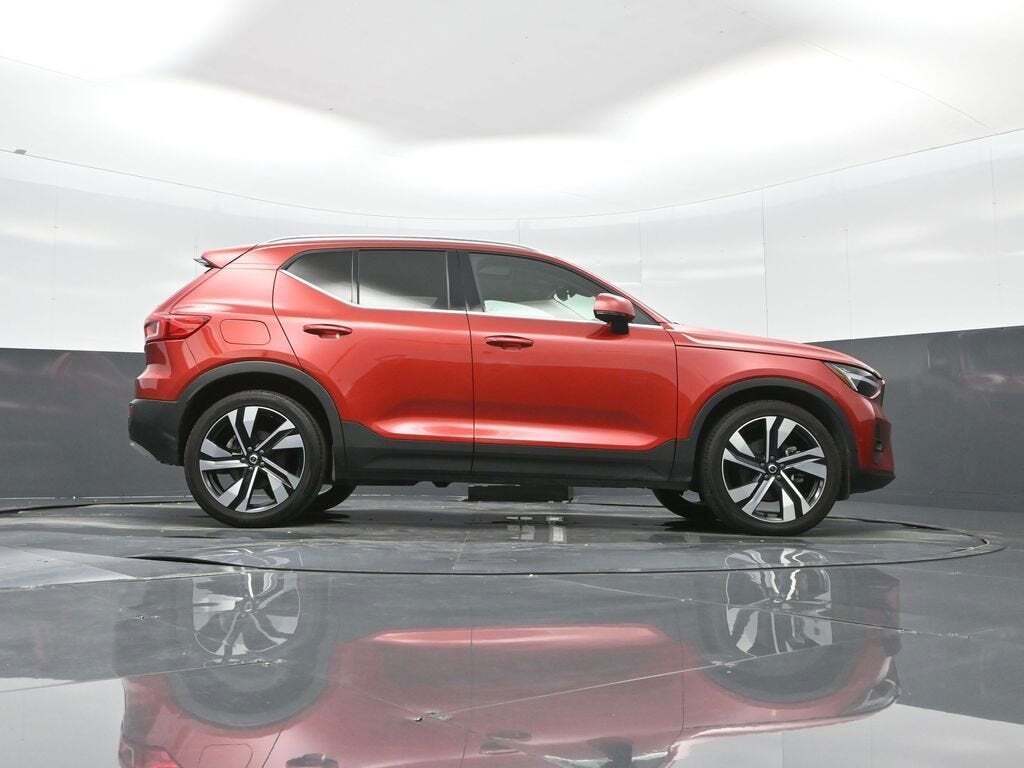 2023 Volvo XC40 B5 Plus Bright Theme