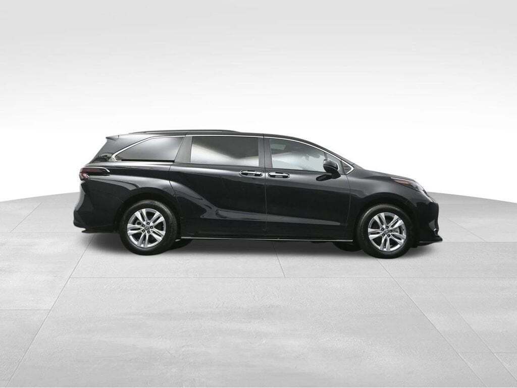 2024 Toyota Sienna XLE 7-Passenger