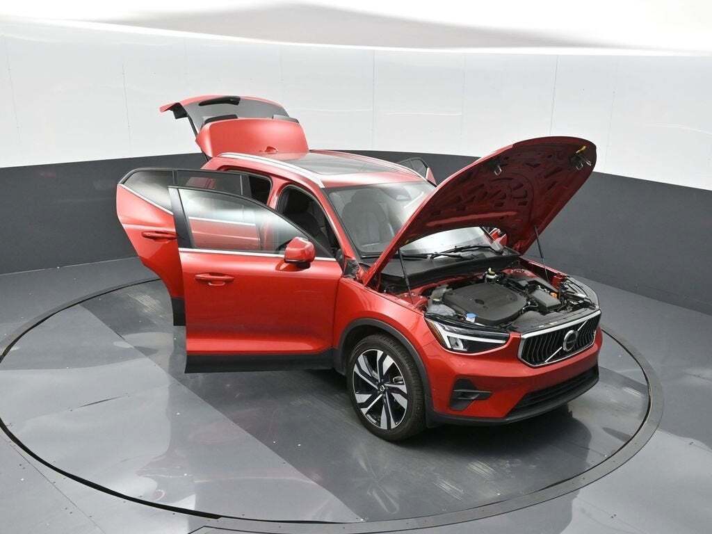 2023 Volvo XC40 B5 Plus Bright Theme