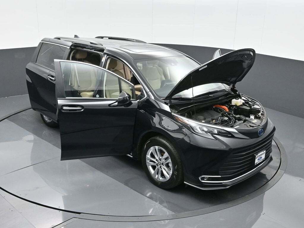 2024 Toyota Sienna XLE 7-Passenger