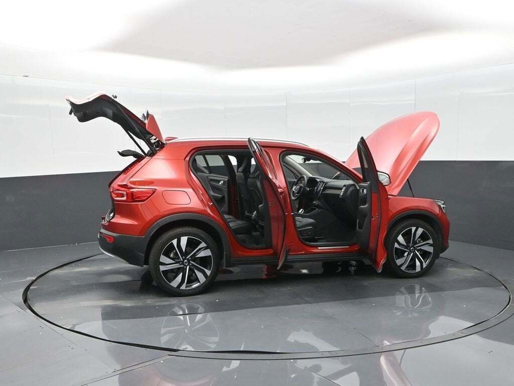 2023 Volvo XC40 B5 Plus Bright Theme