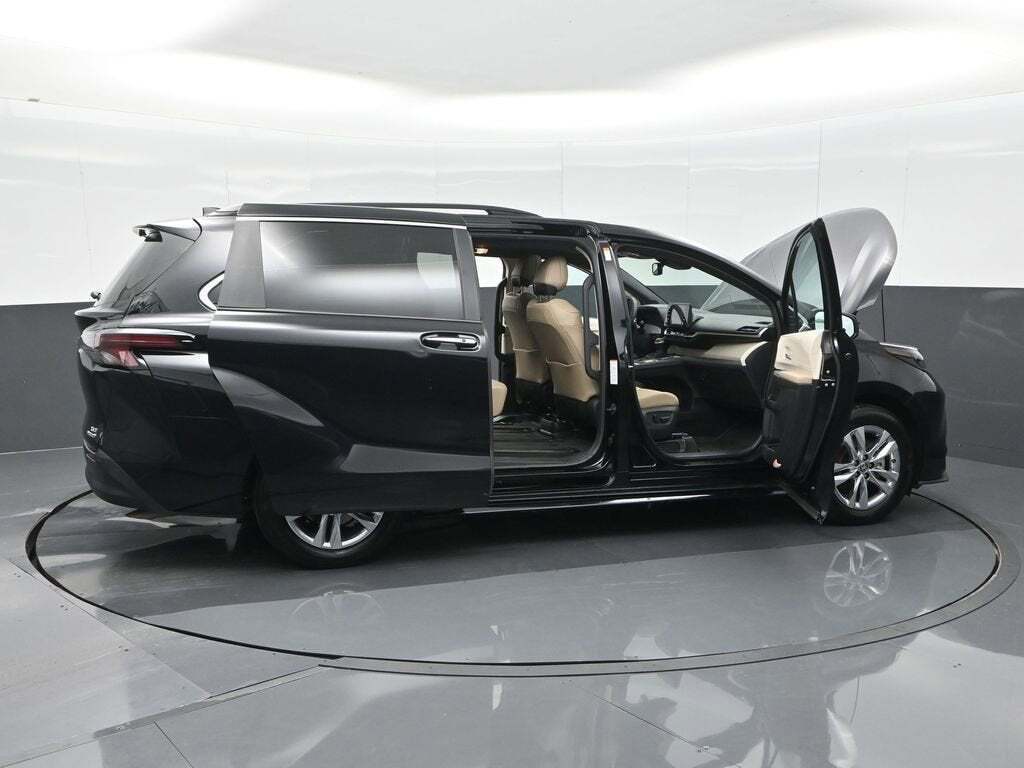 2024 Toyota Sienna XLE 7-Passenger