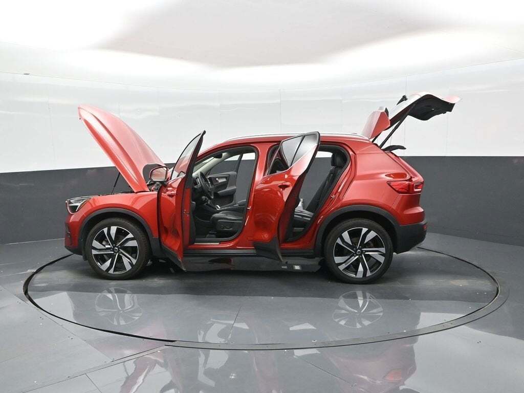 2023 Volvo XC40 B5 Plus Bright Theme