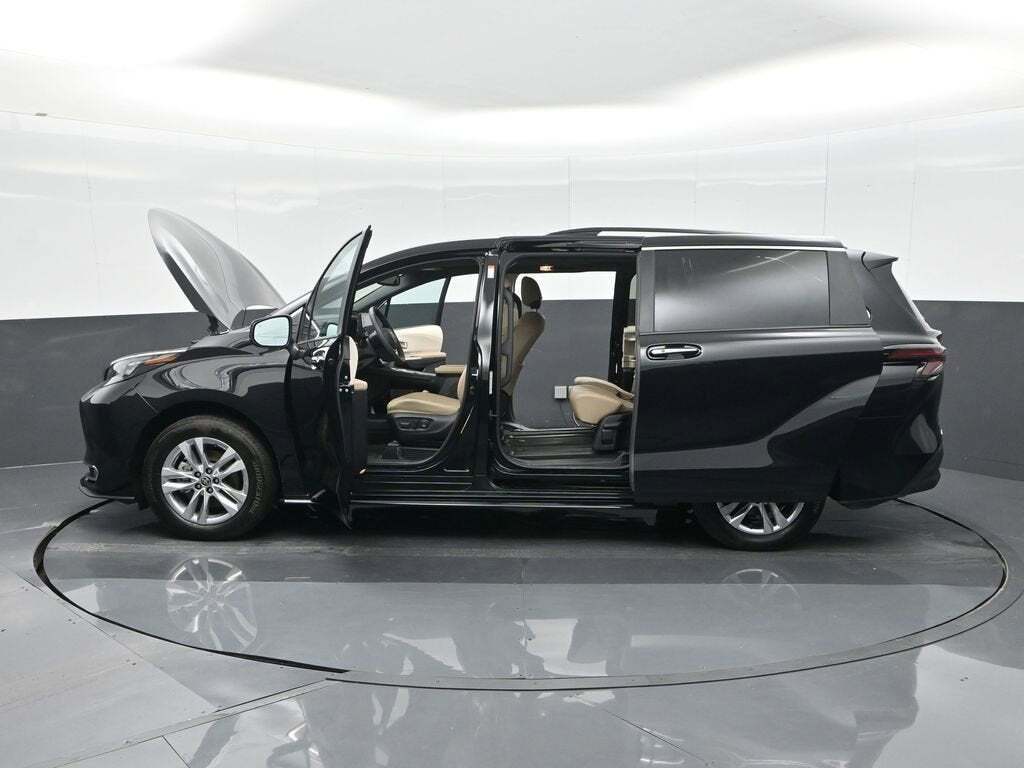 2024 Toyota Sienna XLE 7-Passenger