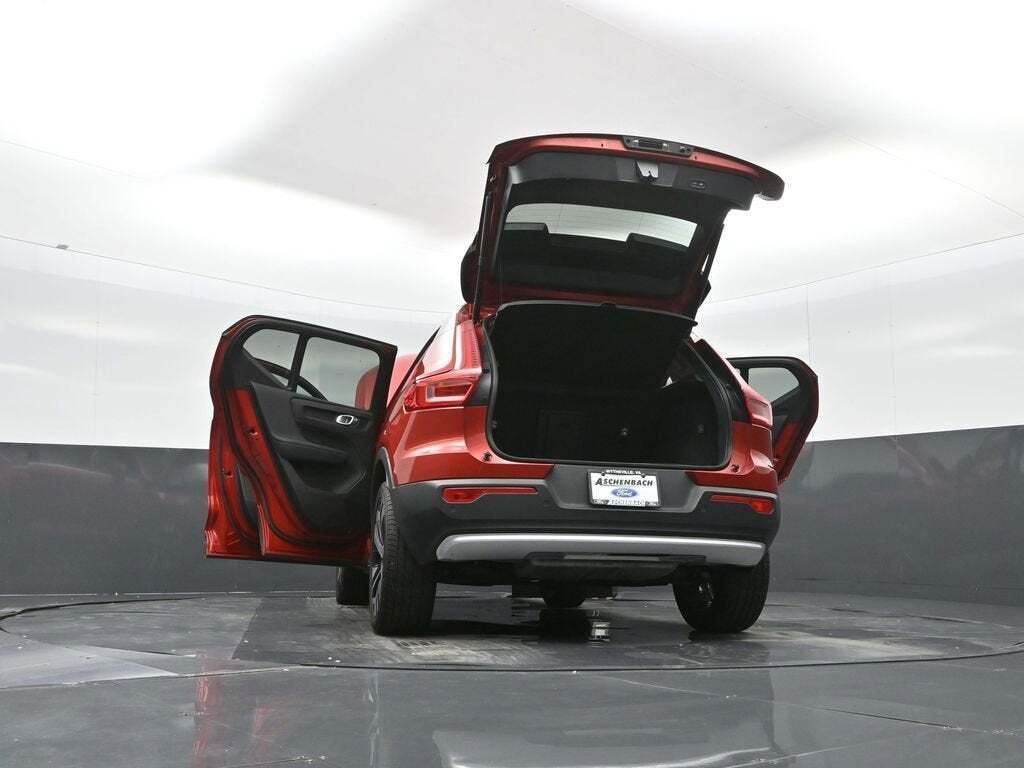 2023 Volvo XC40 B5 Plus Bright Theme