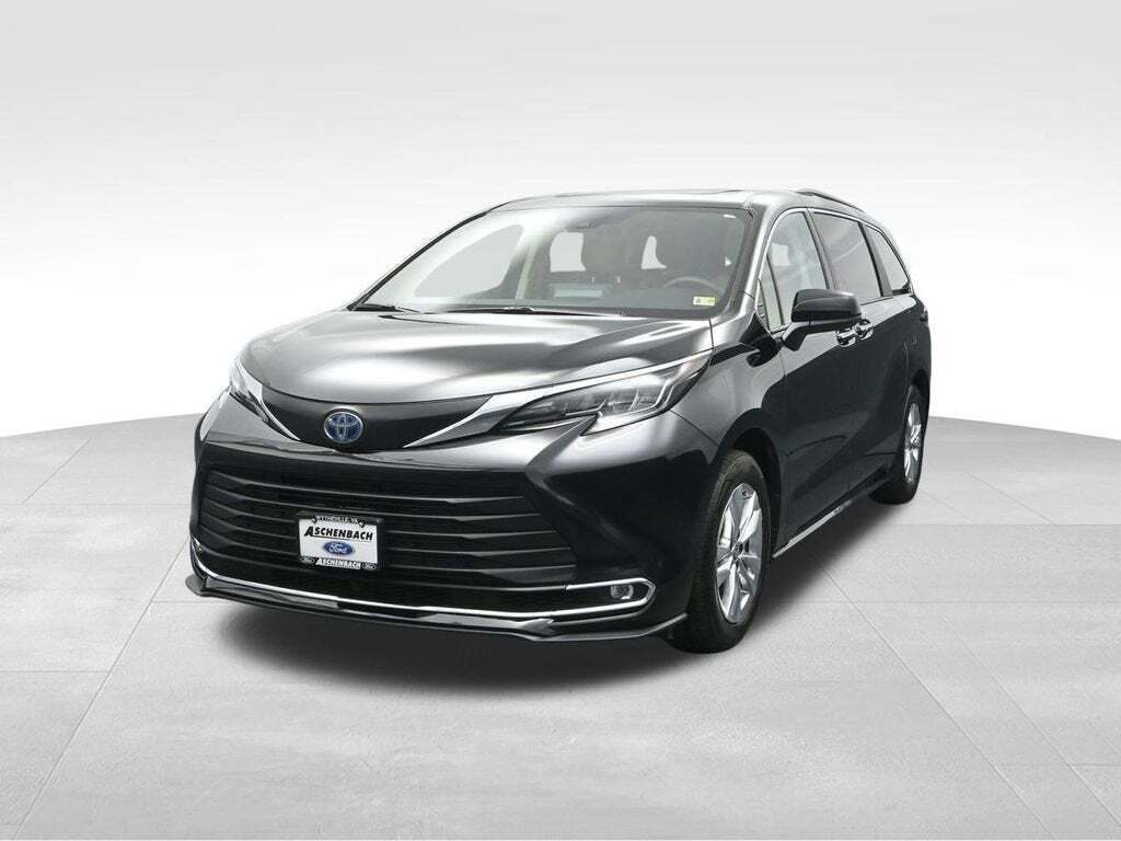 2024 Toyota Sienna XLE 7-Passenger