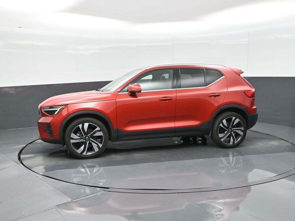 2023 Volvo XC40 B5 Plus Bright Theme