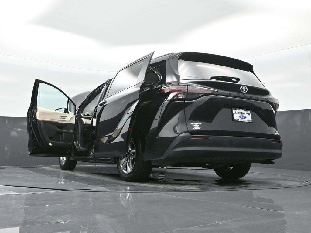 2024 Toyota Sienna XLE 7-Passenger