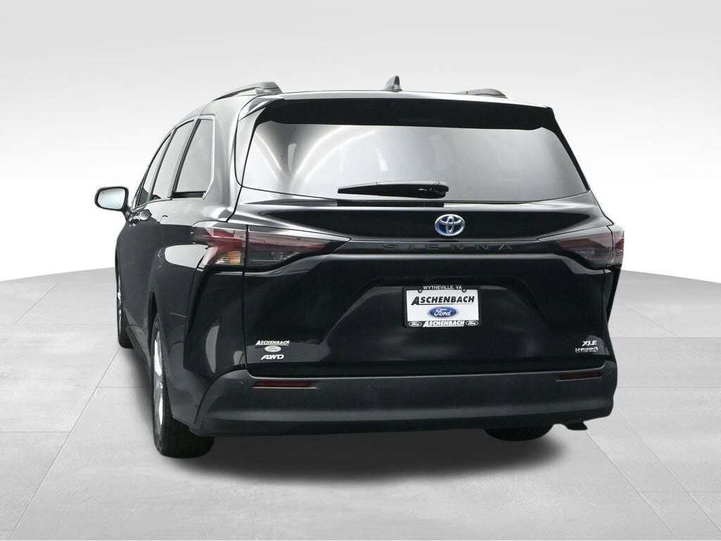 2024 Toyota Sienna XLE 7-Passenger