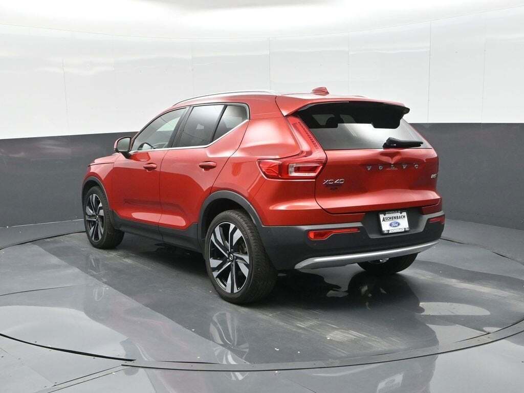 2023 Volvo XC40 B5 Plus Bright Theme