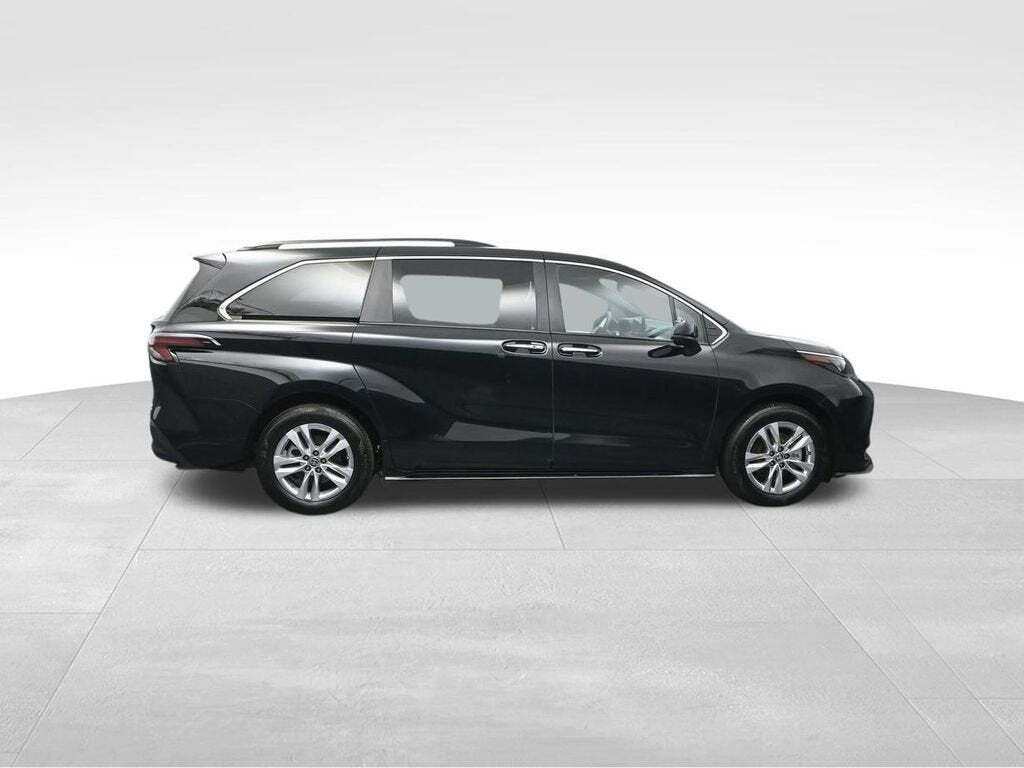 2024 Toyota Sienna XLE 7-Passenger