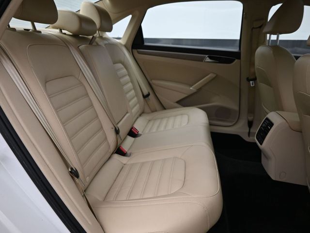 2016 Volkswagen Passat 1.8T SEL Premium